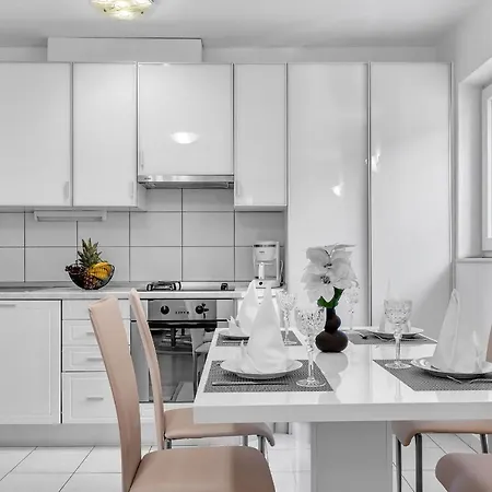 Ivo Apartment *